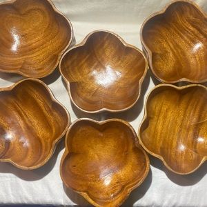 Scalloped Shape Wood Salad Bowls